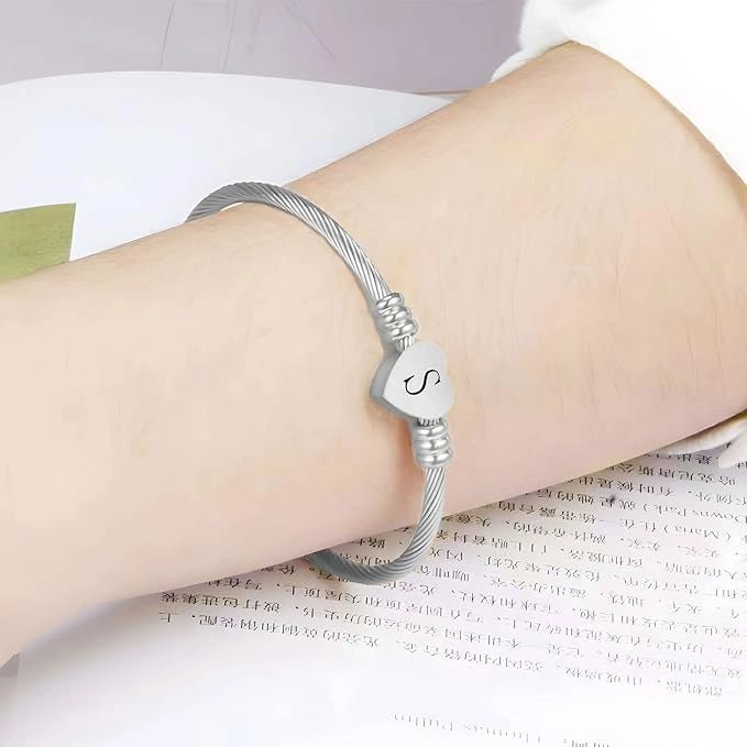 Gedraaide Stalen Hart Kabel Brief Gegraveerd Armband Voor Vrouwen - CustomLove.nl