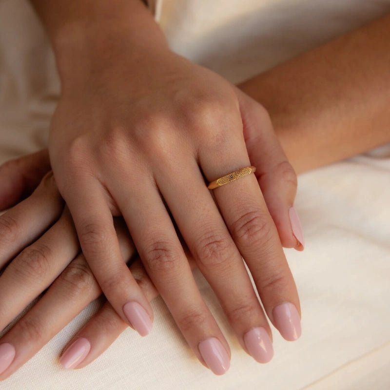 Gegraveerde Bar Ring Met Vingerafdruk - Gepersonaliseerde Sieraden Voor Vrouwen - CustomLove.nl