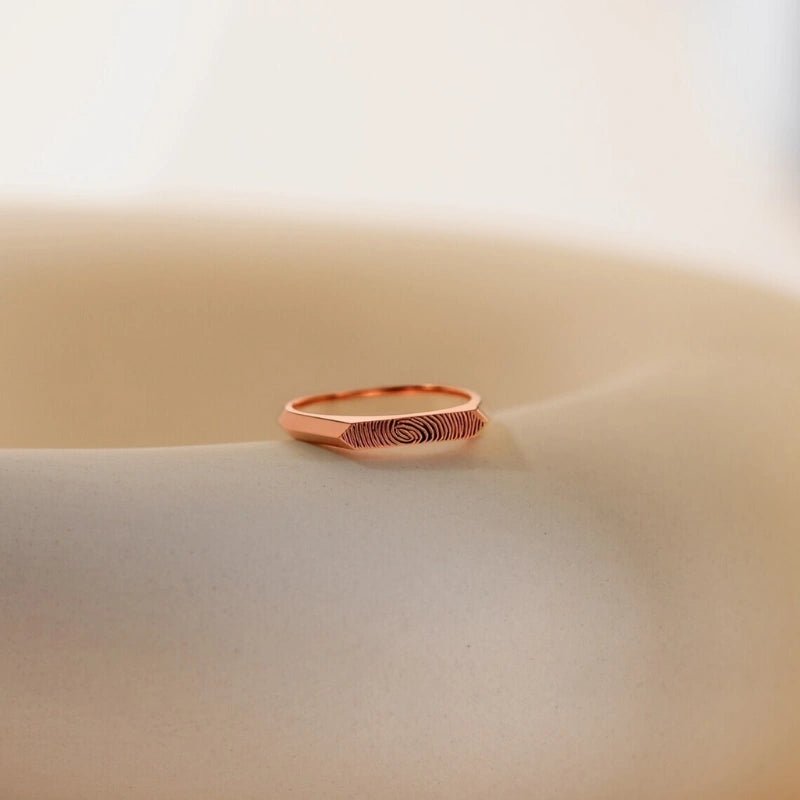 Gegraveerde Bar Ring Met Vingerafdruk - Gepersonaliseerde Sieraden Voor Vrouwen - CustomLove.nl