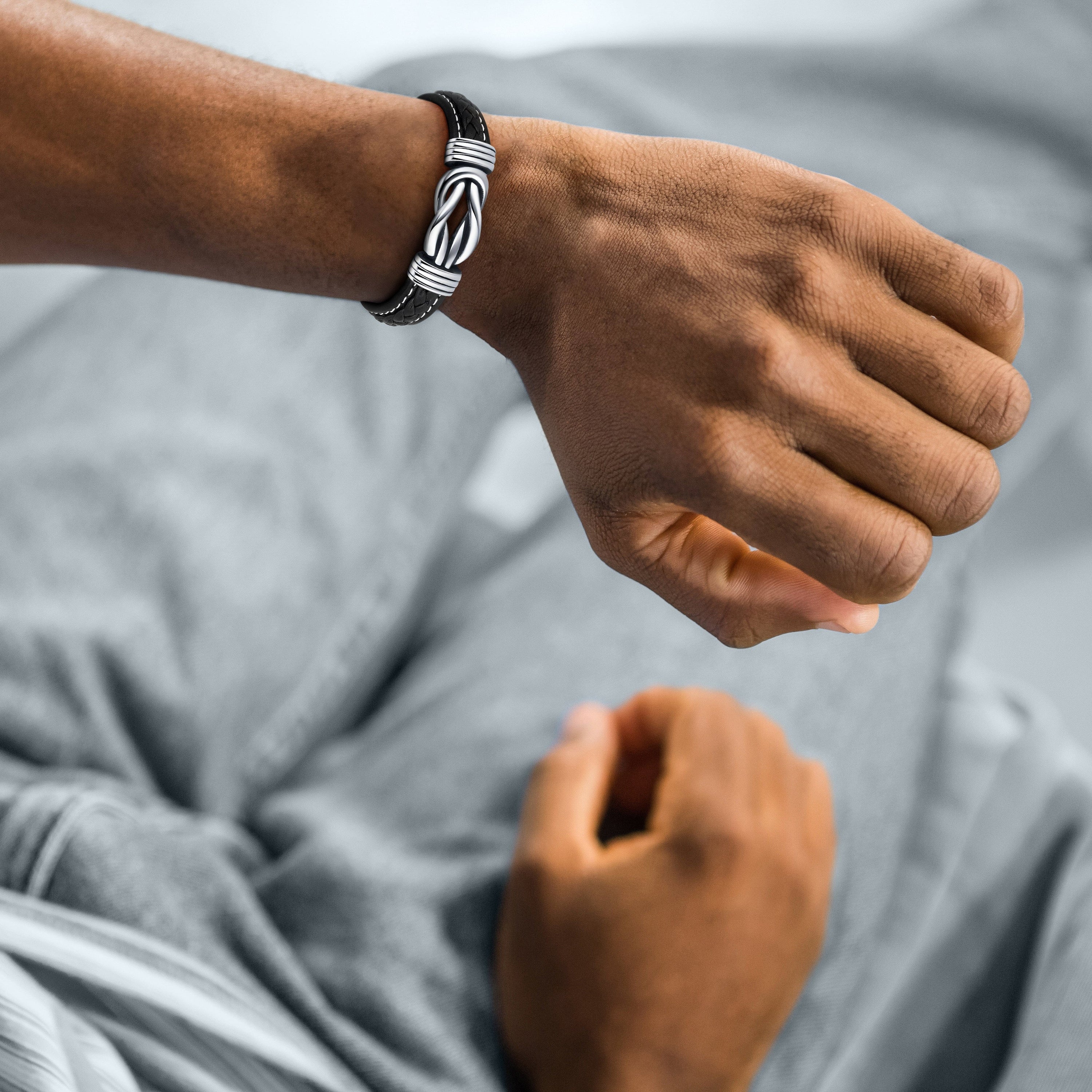 “Moeder en Zoon Voor Altijd met Elkaar Verbonden’’ Gevlochten Leren Armband - CustomLove.nl